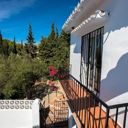 Βίλα Private Heated Pool, Jacuzzi & 1225m2 Garden In Cipreses Frigiliana