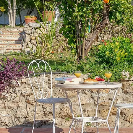 Βίλα Private Heated Pool, Jacuzzi & 1225m2 Garden In Cipreses *